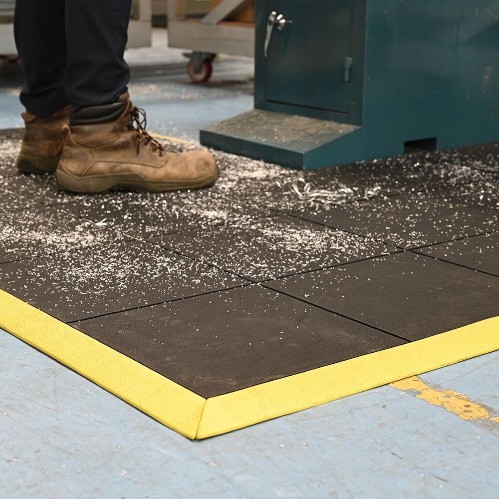 Cushion Link Closed Top 100% Nitrile Interlocking Matting