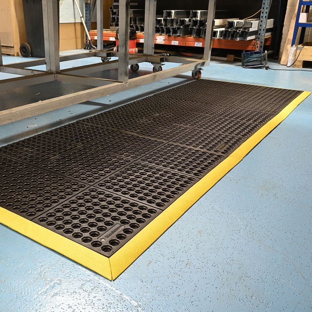 Cushion Link Open Top 100% Nitrile Interlocking Matting
