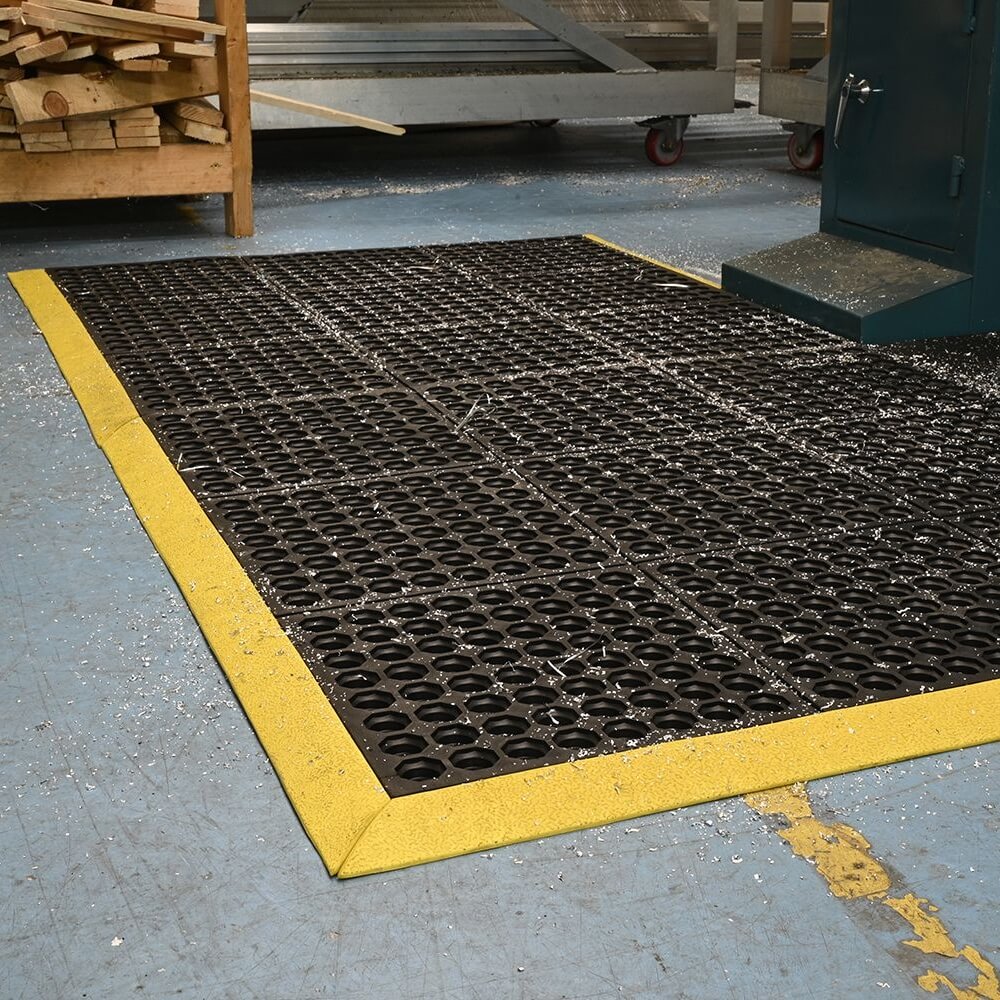 Cushion Link Open Top 100% Nitrile Interlocking Matting
