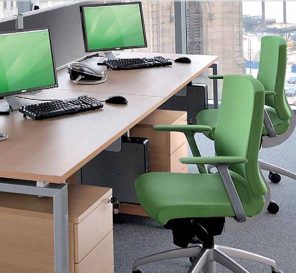 adapt single sided desks with accessories