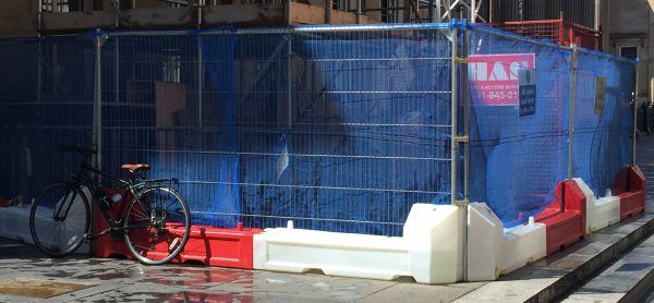 slotblock fencing around construction site