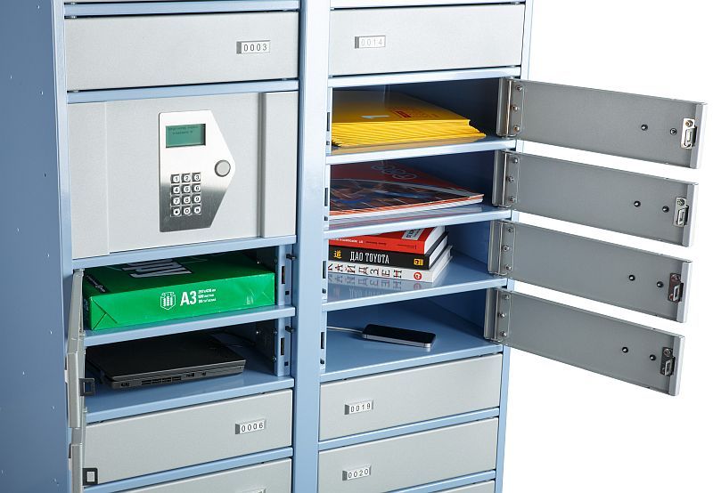SL0024E 3 Secure storage lockers